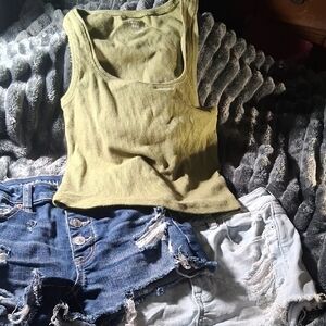 Distressed Denim Shorts Set Size 6 & Small Ribbed Tank By American Eagle